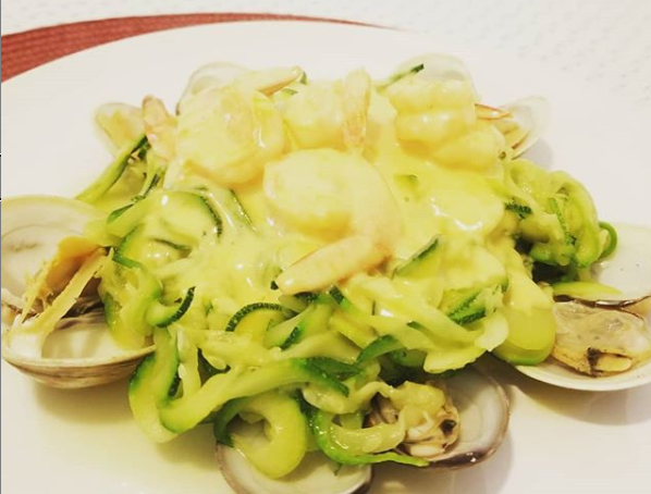 Zucchini pasta, shrimp cream, private chef, Mediterranean cuisine, seafood dish, gourmet cuisine, food presentation, culinary creations, luxury dining, fine dining, event catering, event planning.